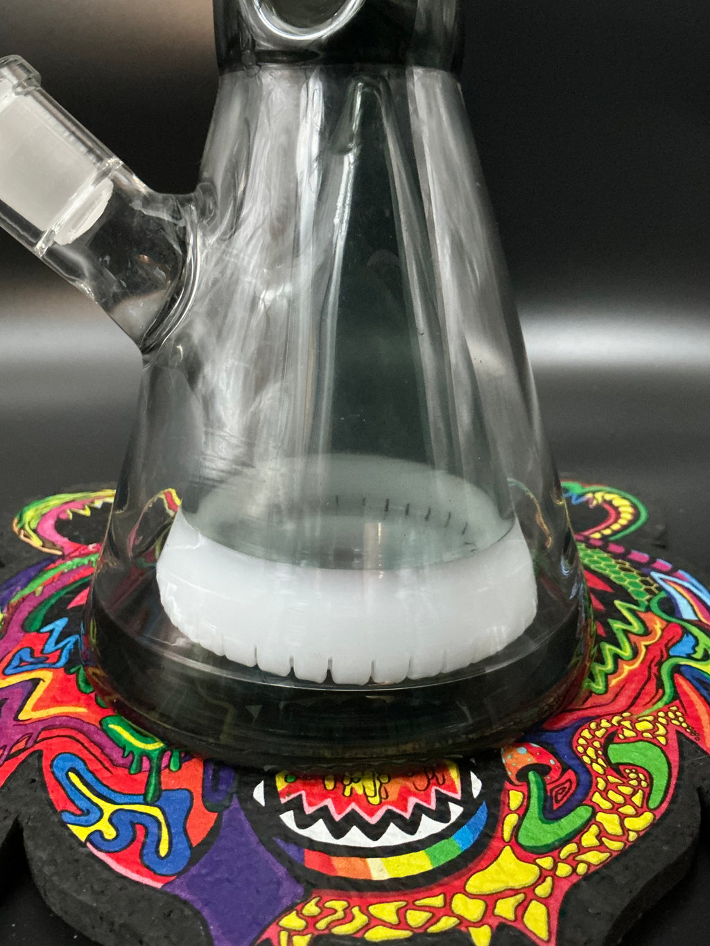 Mav 18" Wigwag MAV Glass Pyramid Beaker Bong Black and White Pre-Loved