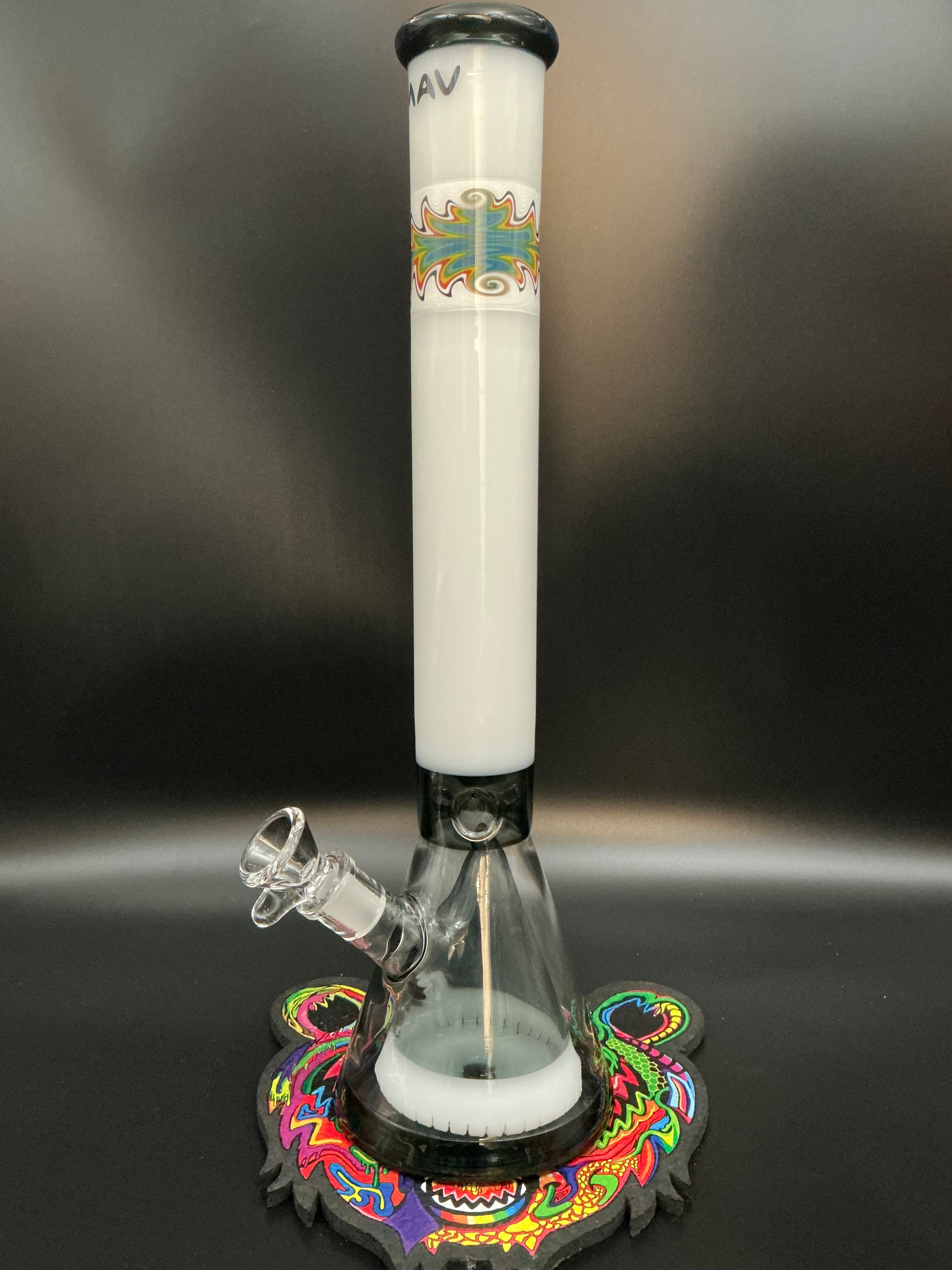 Mav 18" Wigwag MAV Glass Pyramid Beaker Bong Black and White Pre-Loved