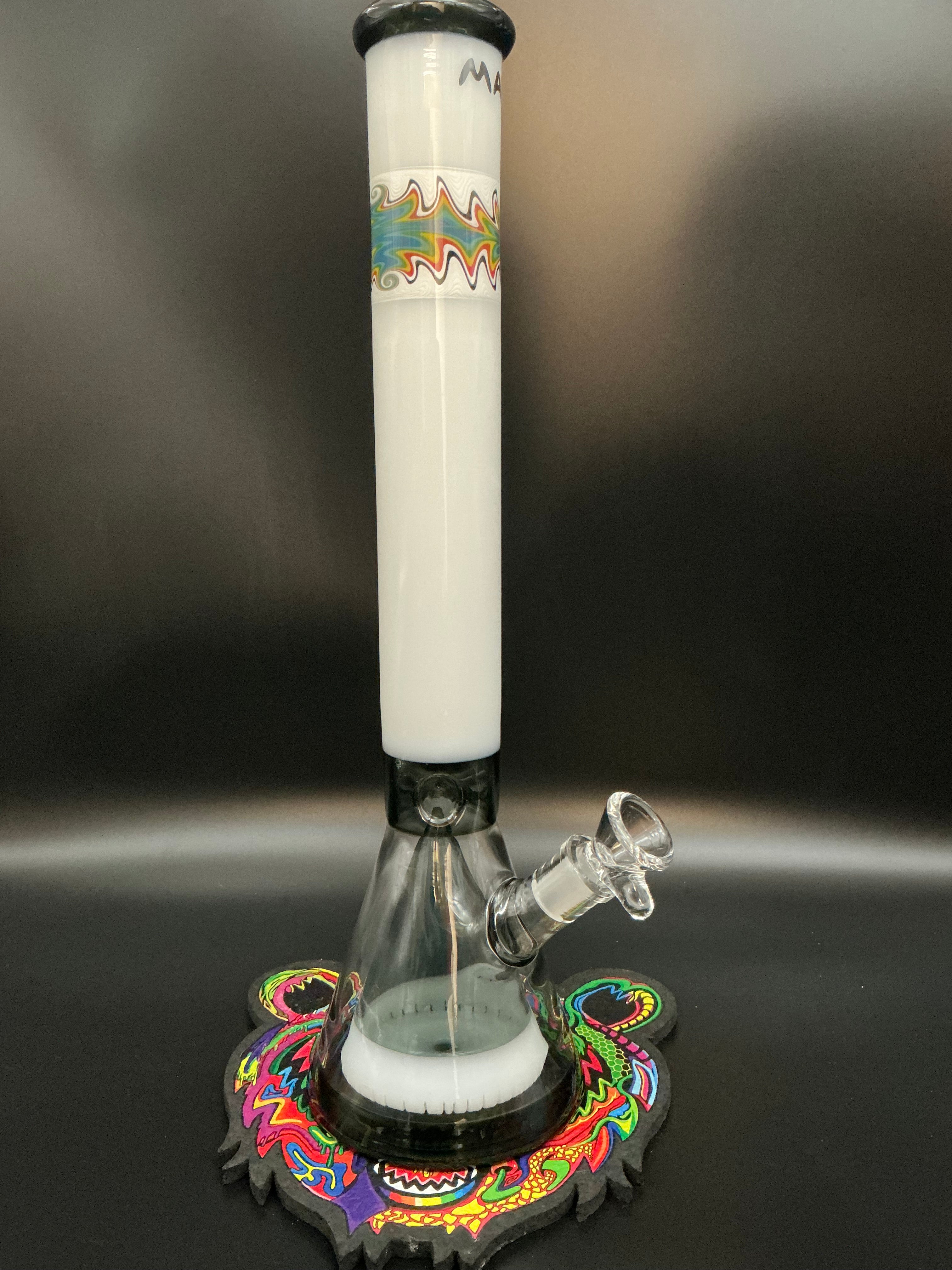 Mav 18" Wigwag MAV Glass Pyramid Beaker Bong Black and White Pre-Loved