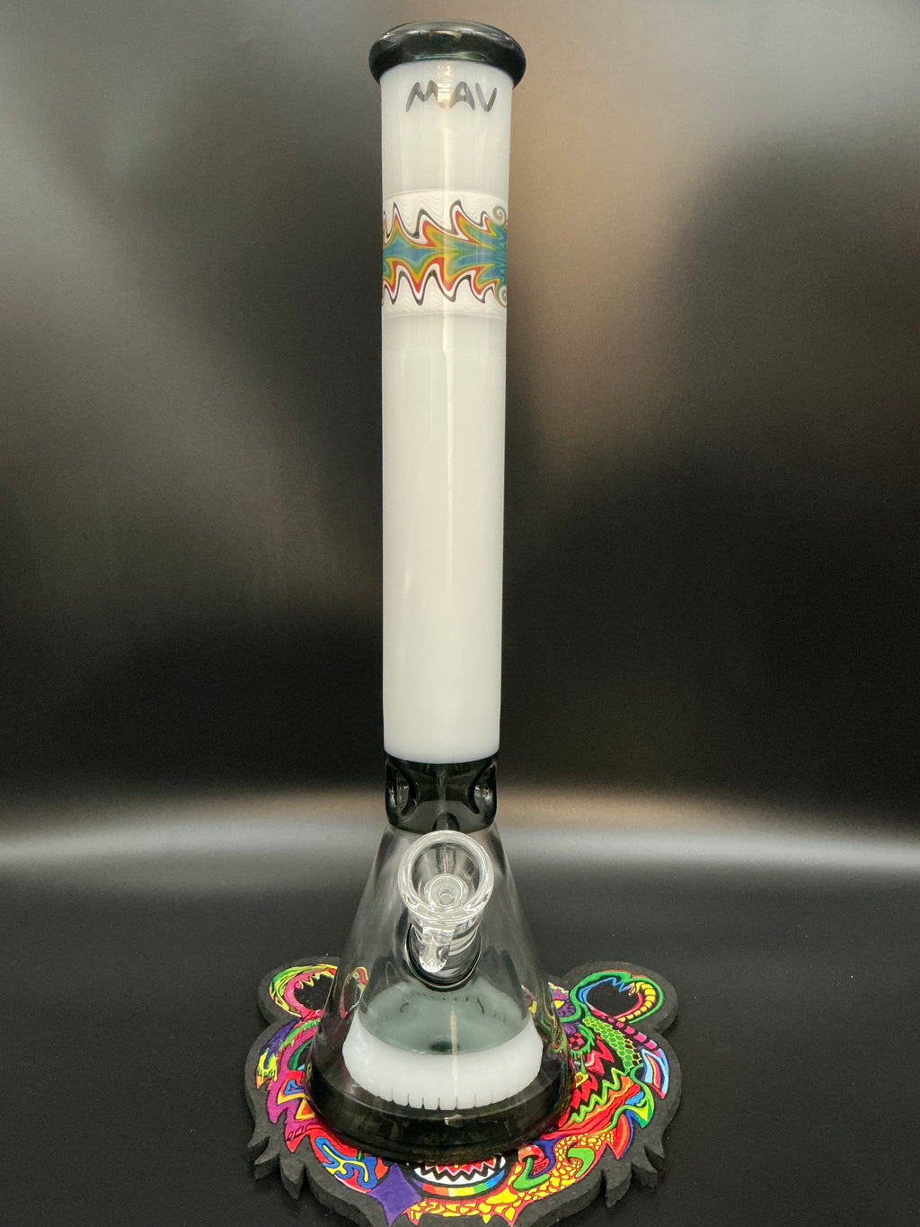Mav 18" Wigwag MAV Glass Pyramid Beaker Bong Black and White Pre-Loved